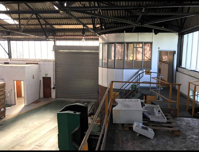 1,240M² FACTORY TO LET IN PAROW INDUSTRIAL